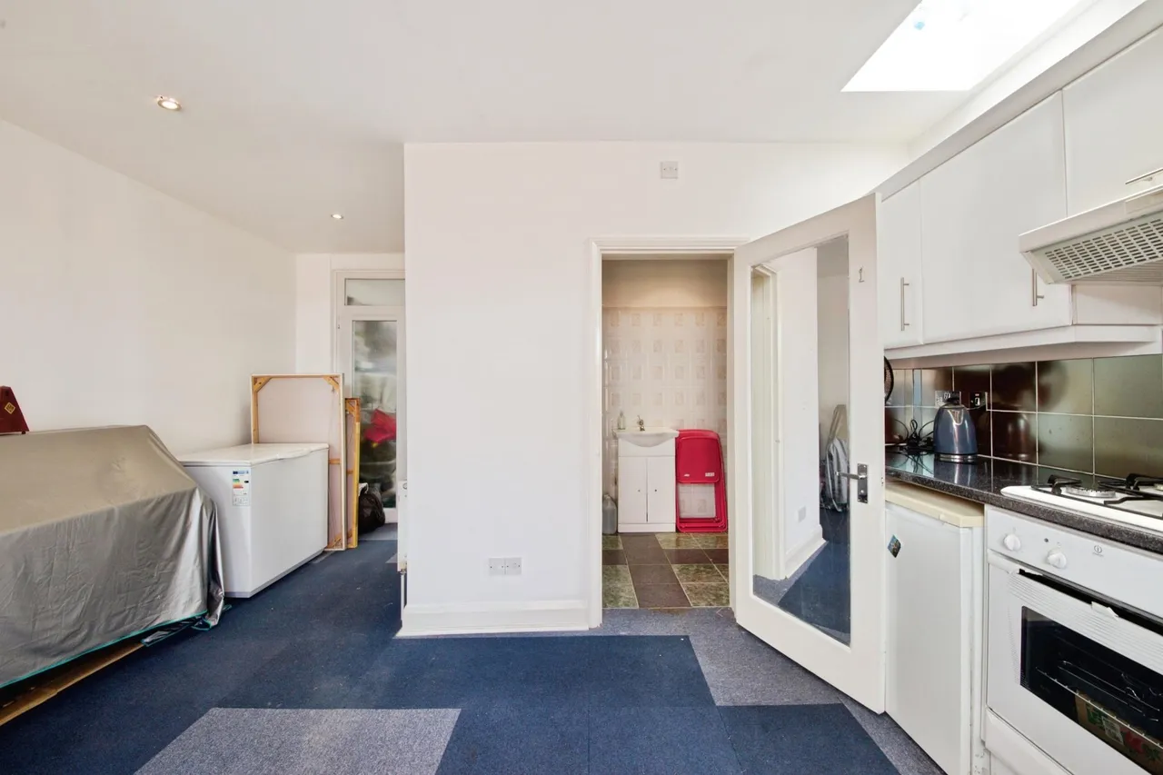 High Street, London, N14, photo 20