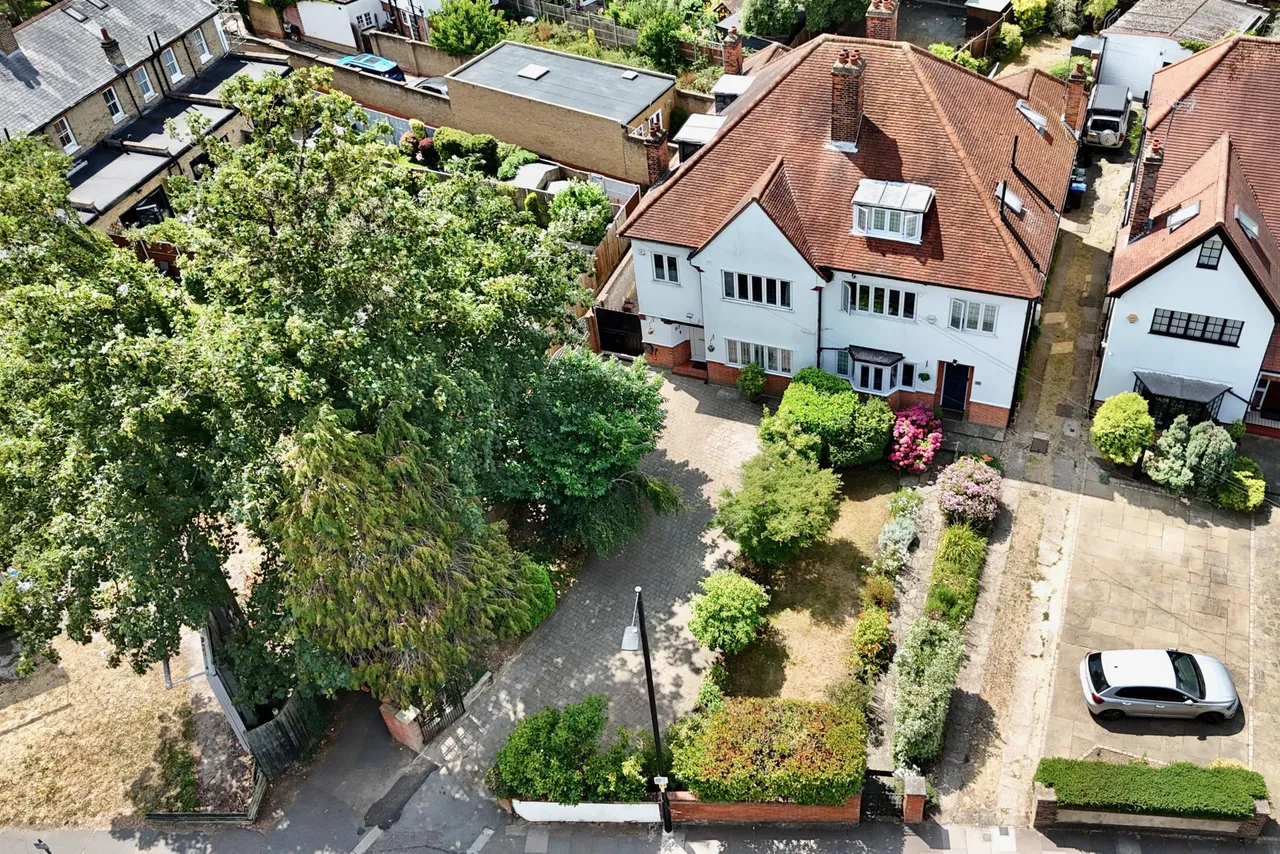 5 bed house for sale, High Street, London, N14