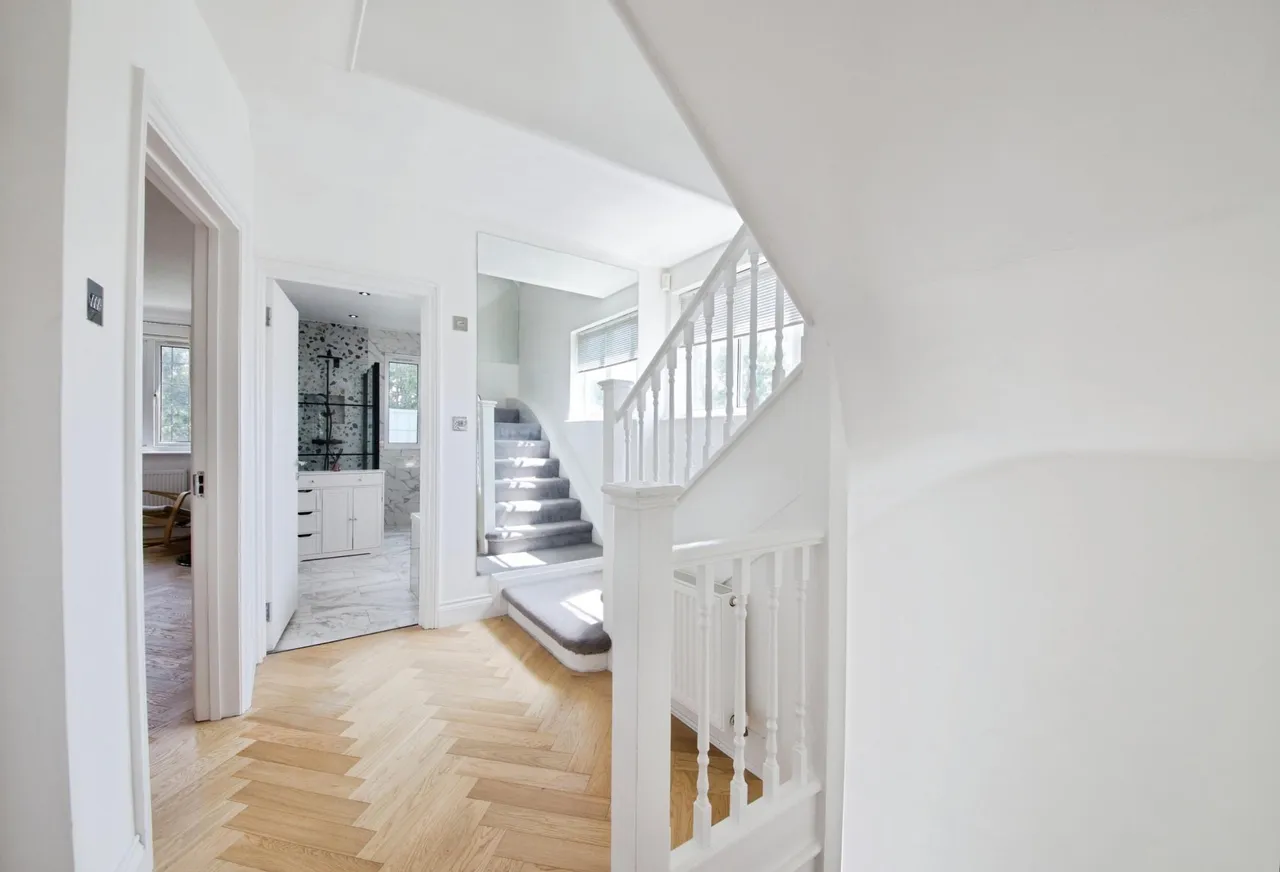 High Street, London, N14, photo 9
