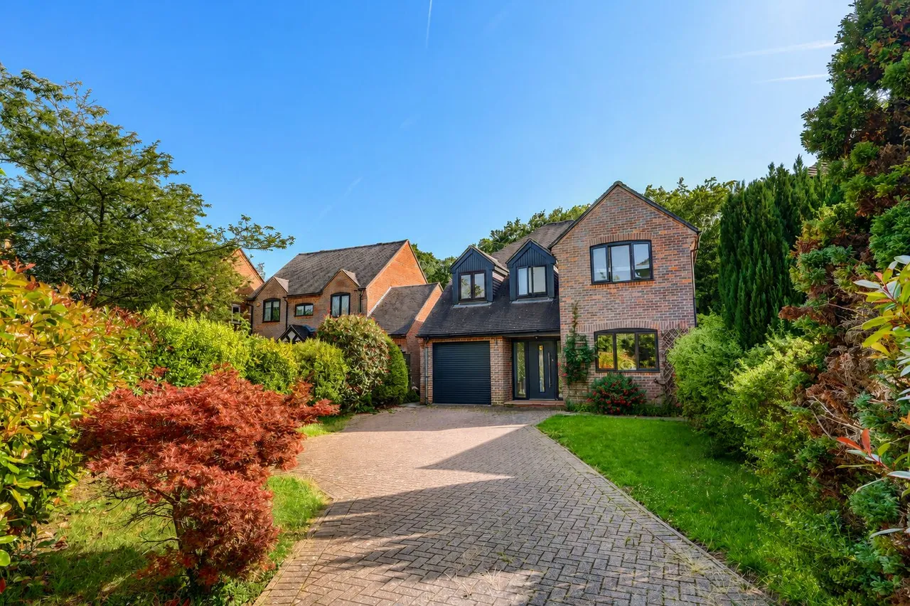 4 bed house to rent, Lacey Drive, High Wycombe, HP14