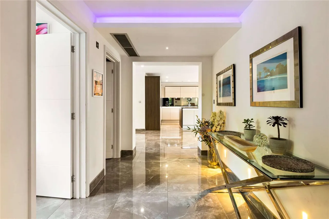 Maywood Drive, Camberley, GU15, photo 2