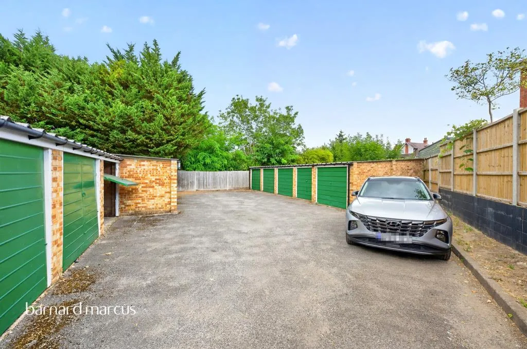 Albion Road, SUTTON, photo 7