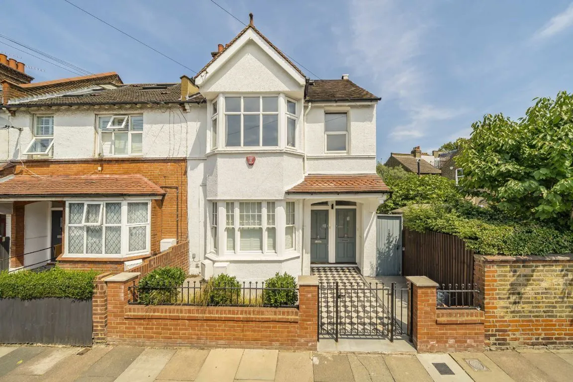 3 bed flat for sale, Tranmere Road, SW18
