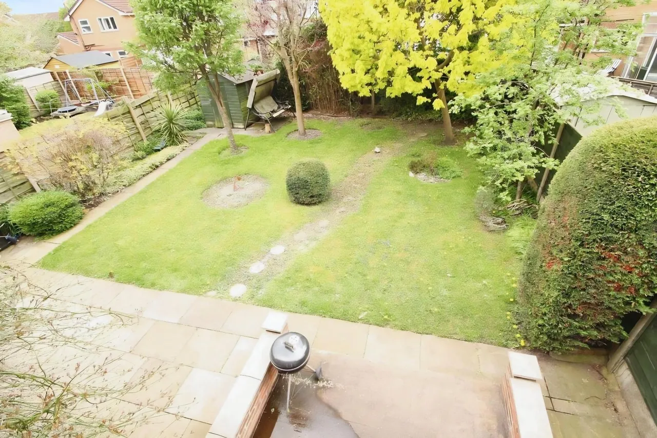 Barlow Road, Altrincham, WA14, photo 15