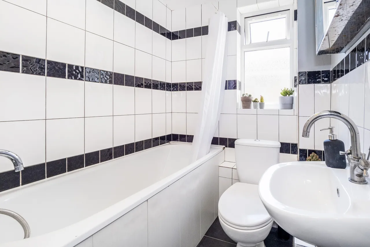 Walton Road, Plaistow, London, England, E13, photo 13