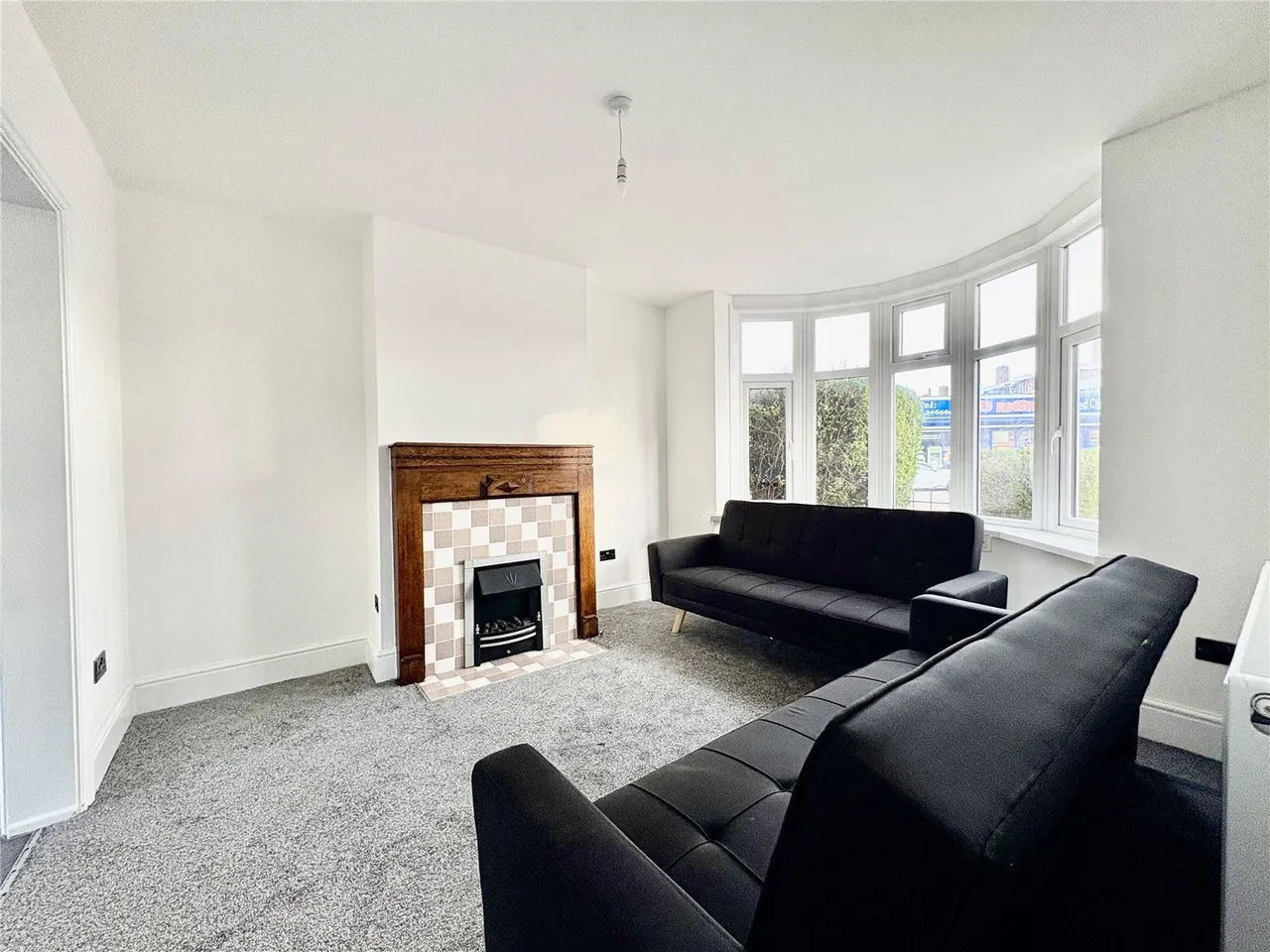 Central Avenue, Nuneaton, Warwickshire, CV11, photo 3