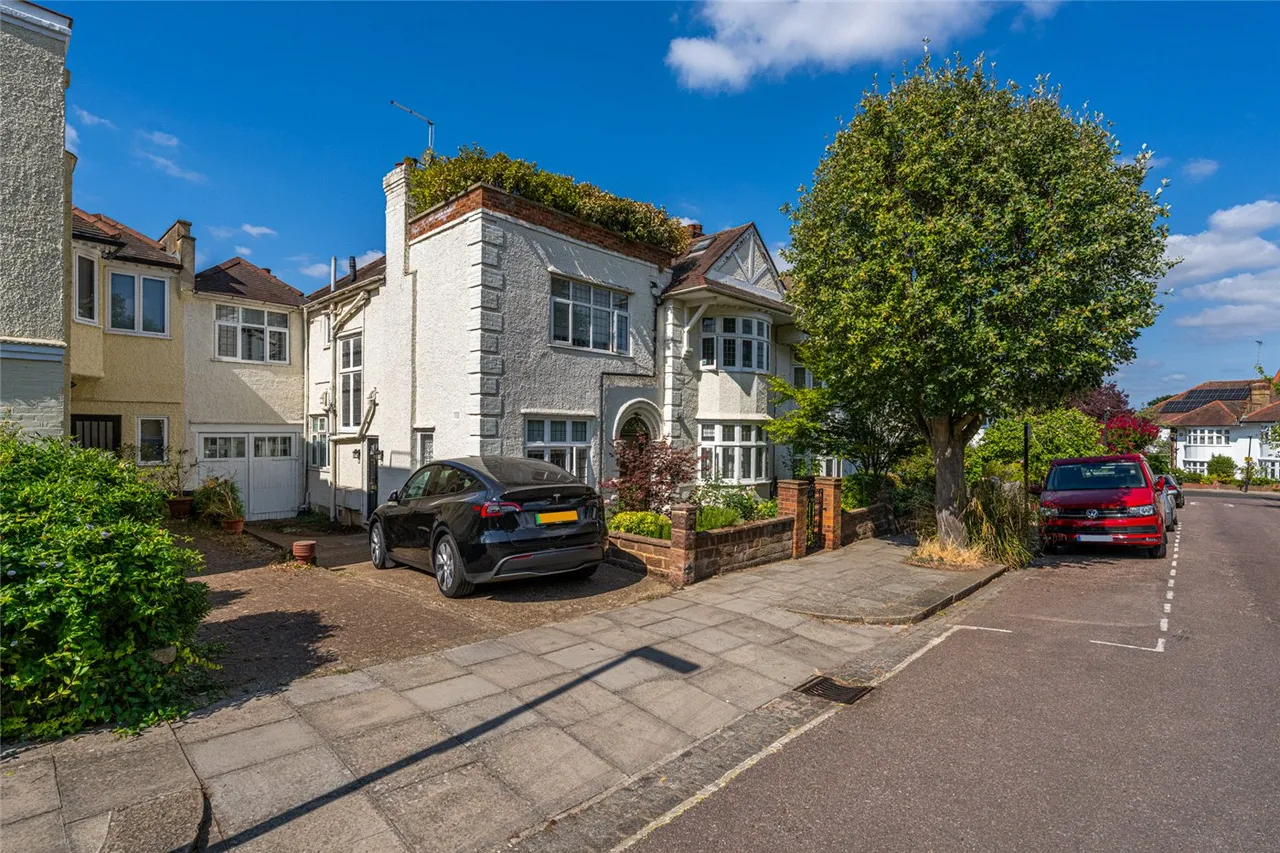 Menelik Road, London, NW2, photo 2