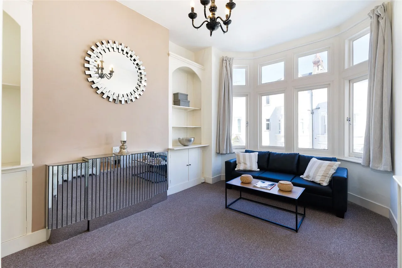 1 bed flat to rent, Whittingstall Road, London, SW6