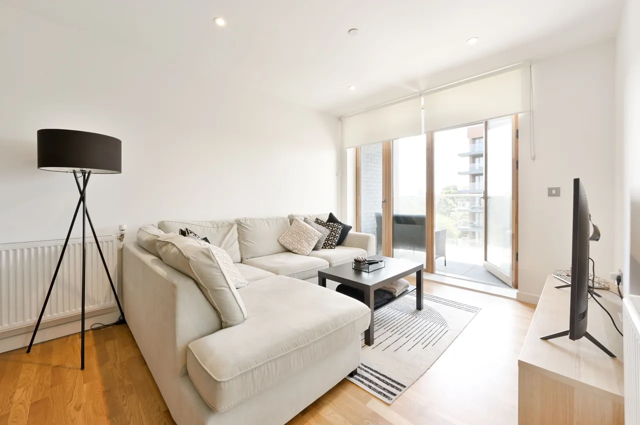 38 Ipswich Court, Copley Close, Hanwell, photo 2