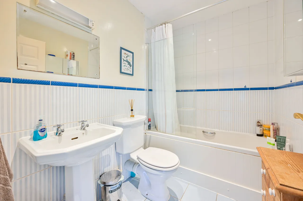 14 Woodland Crescent, London, photo 12