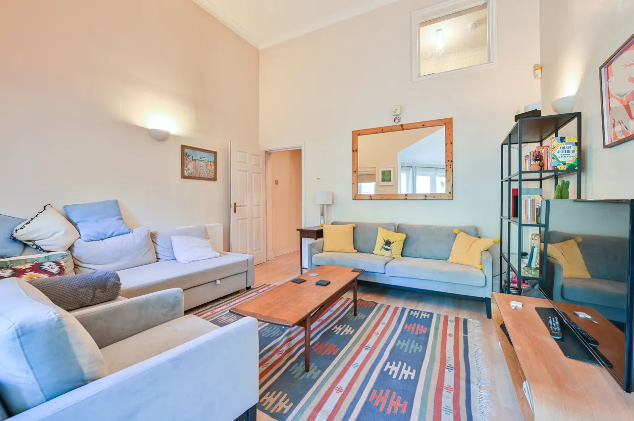 14 Woodland Crescent, London, photo 4