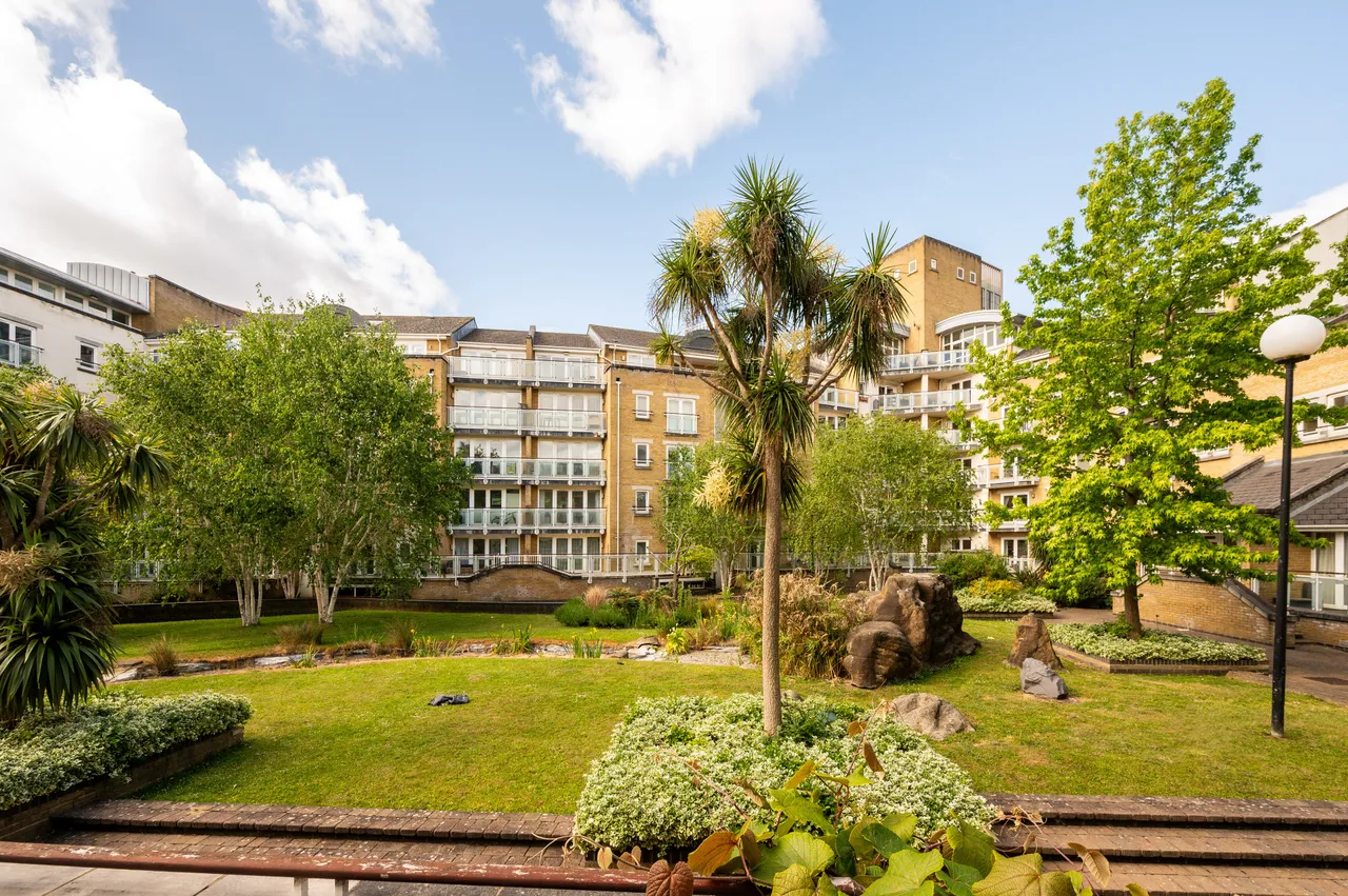 14 Woodland Crescent, London, photo 7