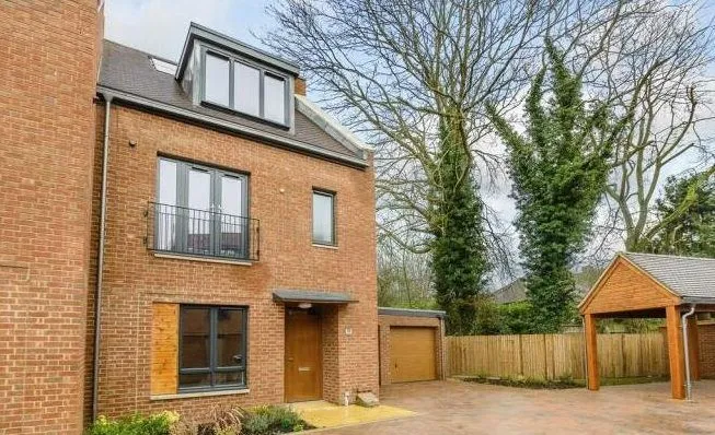 4 bed property for sale — Green Close, Brookmans Park AL9 7ST