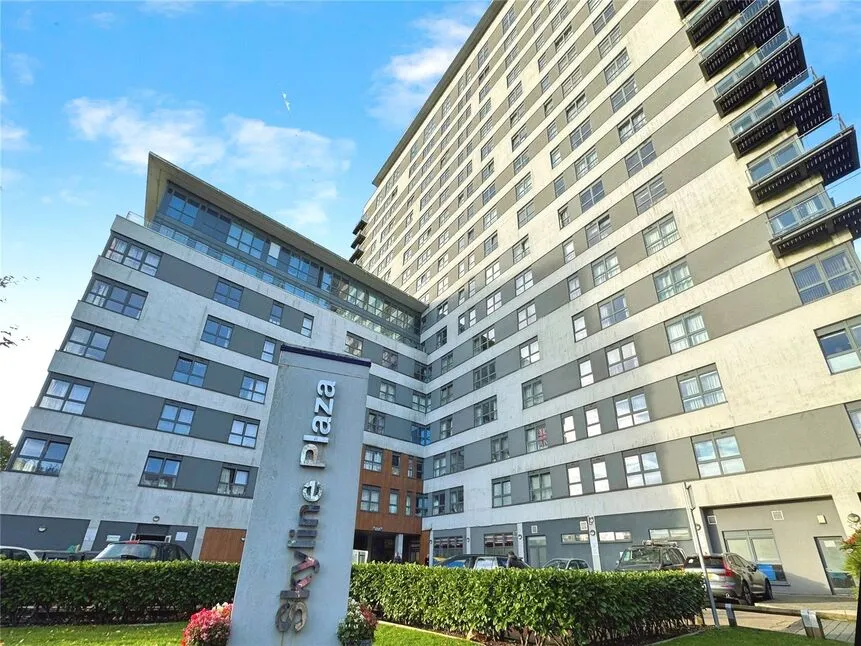 1 bed flat for sale — Alencon Link, Basingstoke, Hampshire, RG21