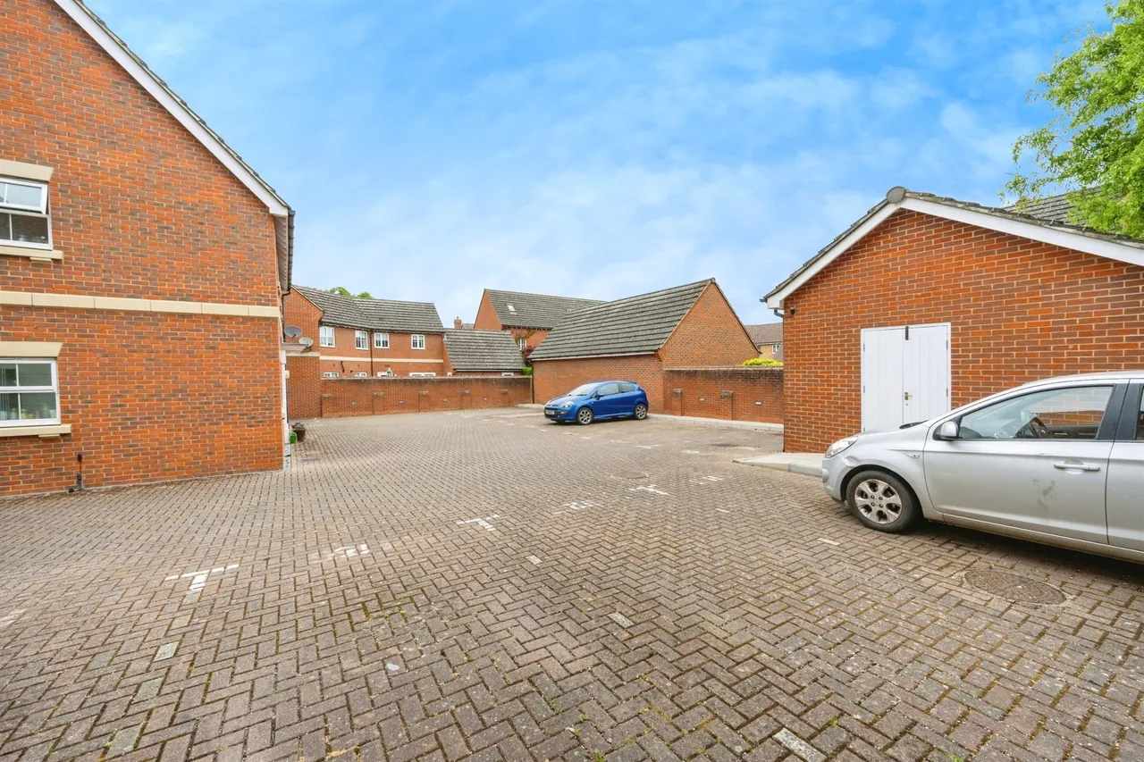 Alder Road, Weston Turville, HP22, photo 21