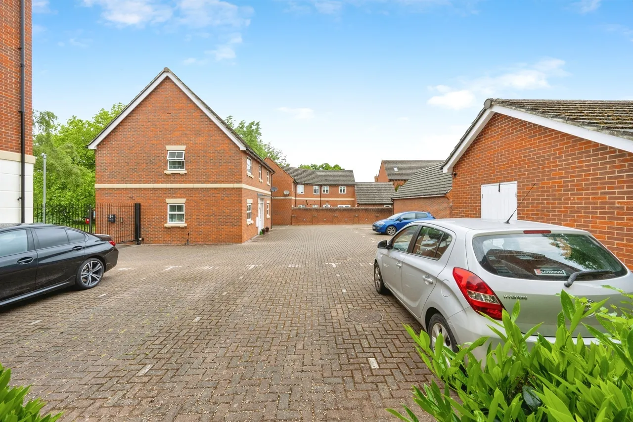 Alder Road, Weston Turville, HP22, photo 20