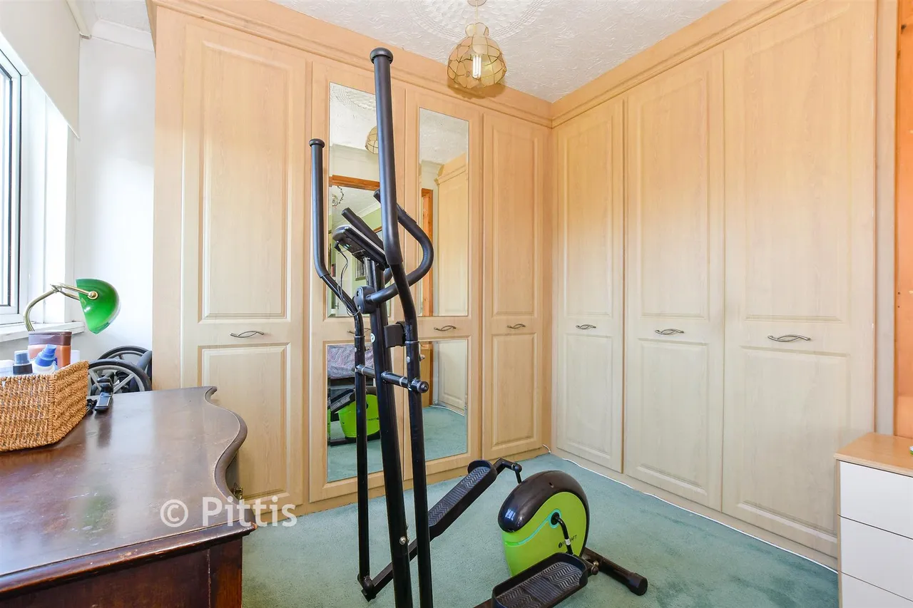 Staplers Road, Newport, PO30, photo 11