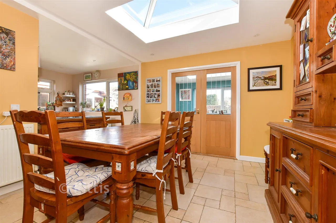 Staplers Road, Newport, PO30, photo 7