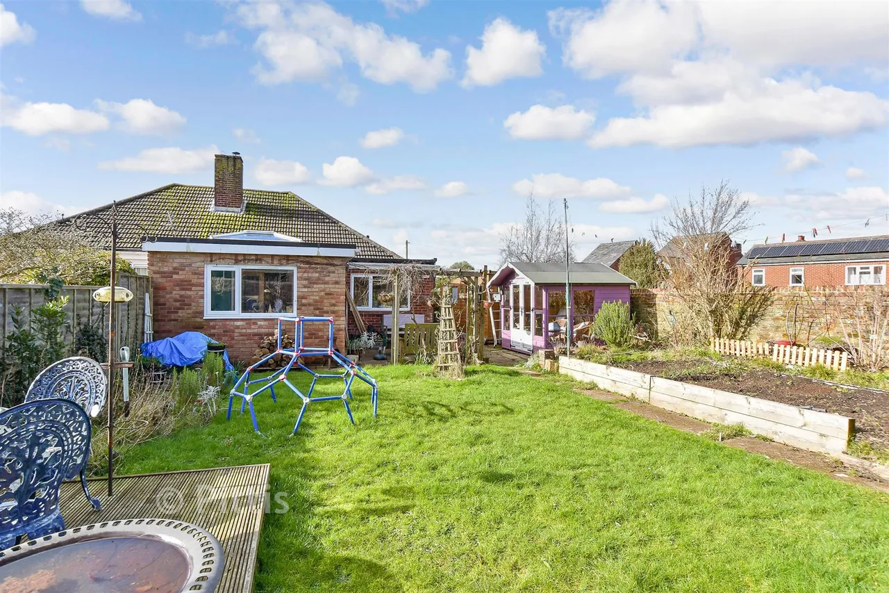 Staplers Road, Newport, PO30, photo 2
