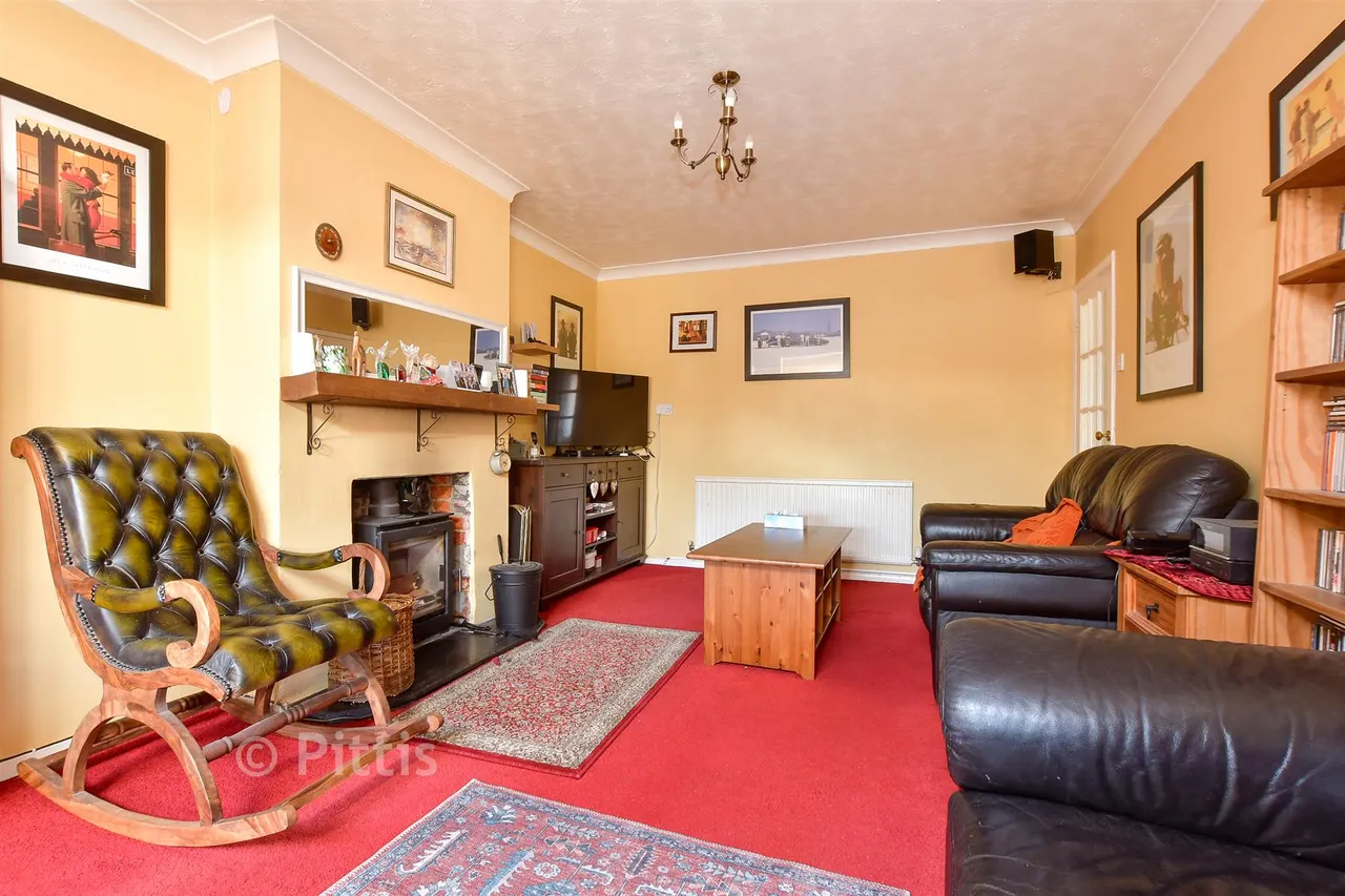Staplers Road, Newport, PO30, photo 6