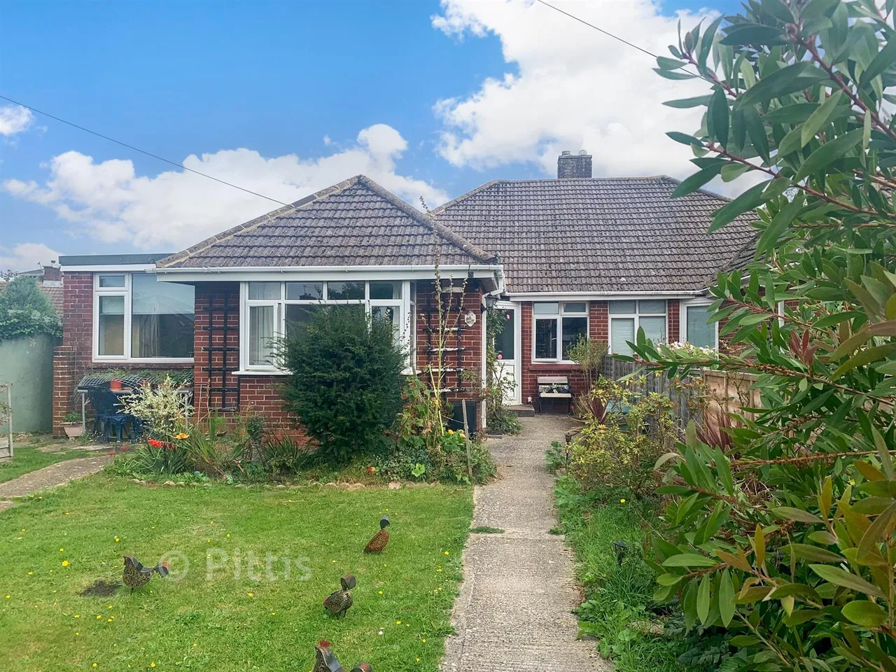 3 bed house for sale, Staplers Road, Newport, PO30