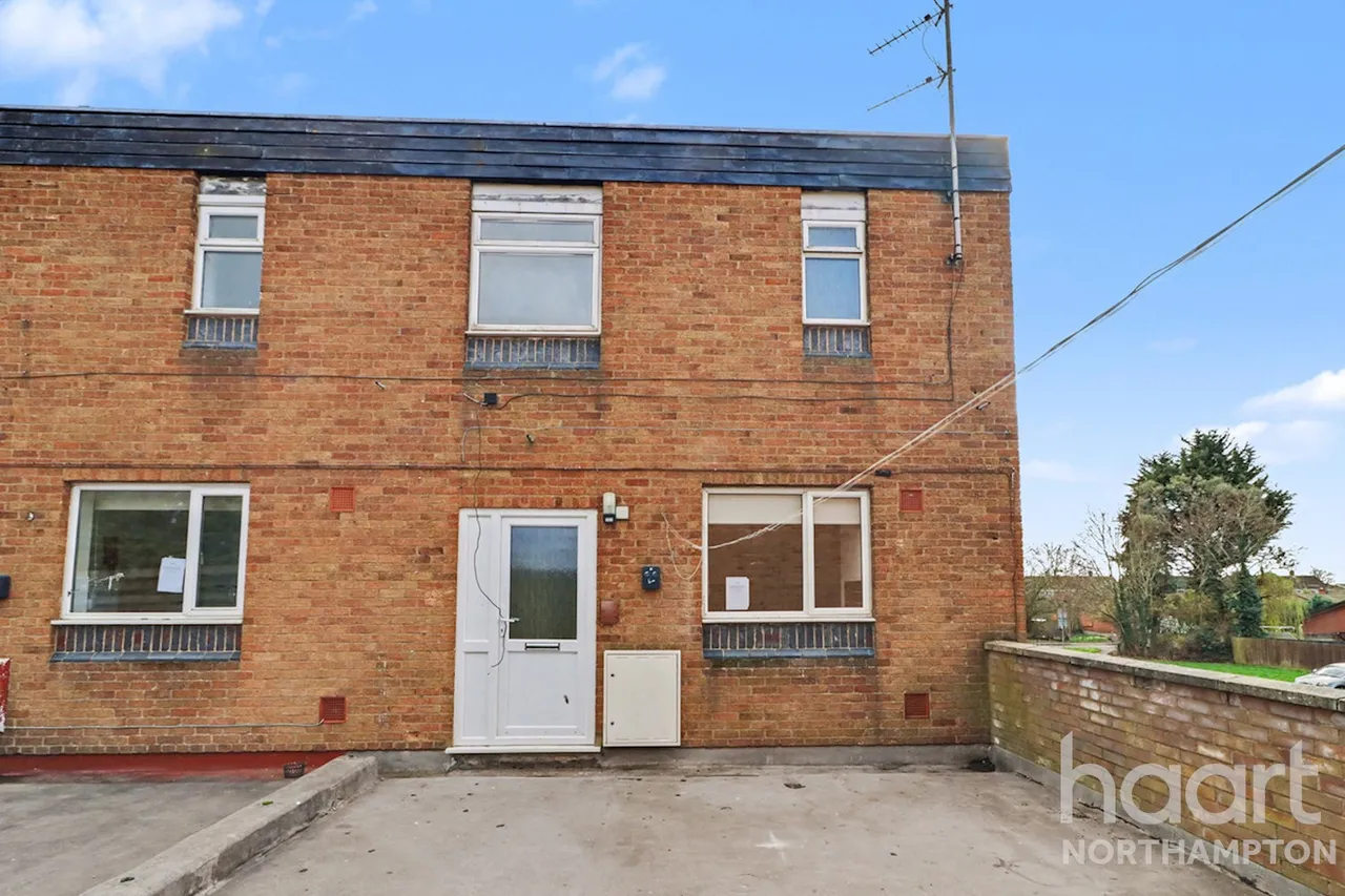 2 bed flat for sale, Limehurst Square, Northampton, NN5