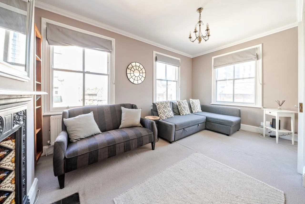 2 bed flat for sale — Queenstown Road, Battersea, London, SW8