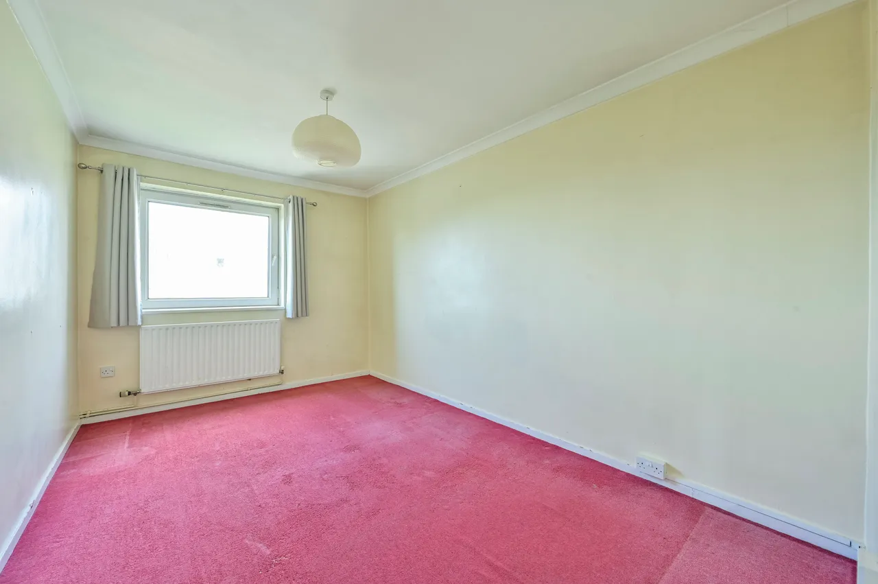 32 Hindhead Point, Wanborough Drive, London, photo 4
