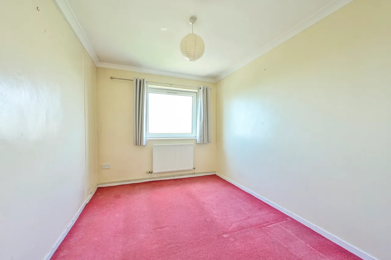 32 Hindhead Point, Wanborough Drive, London, photo 6