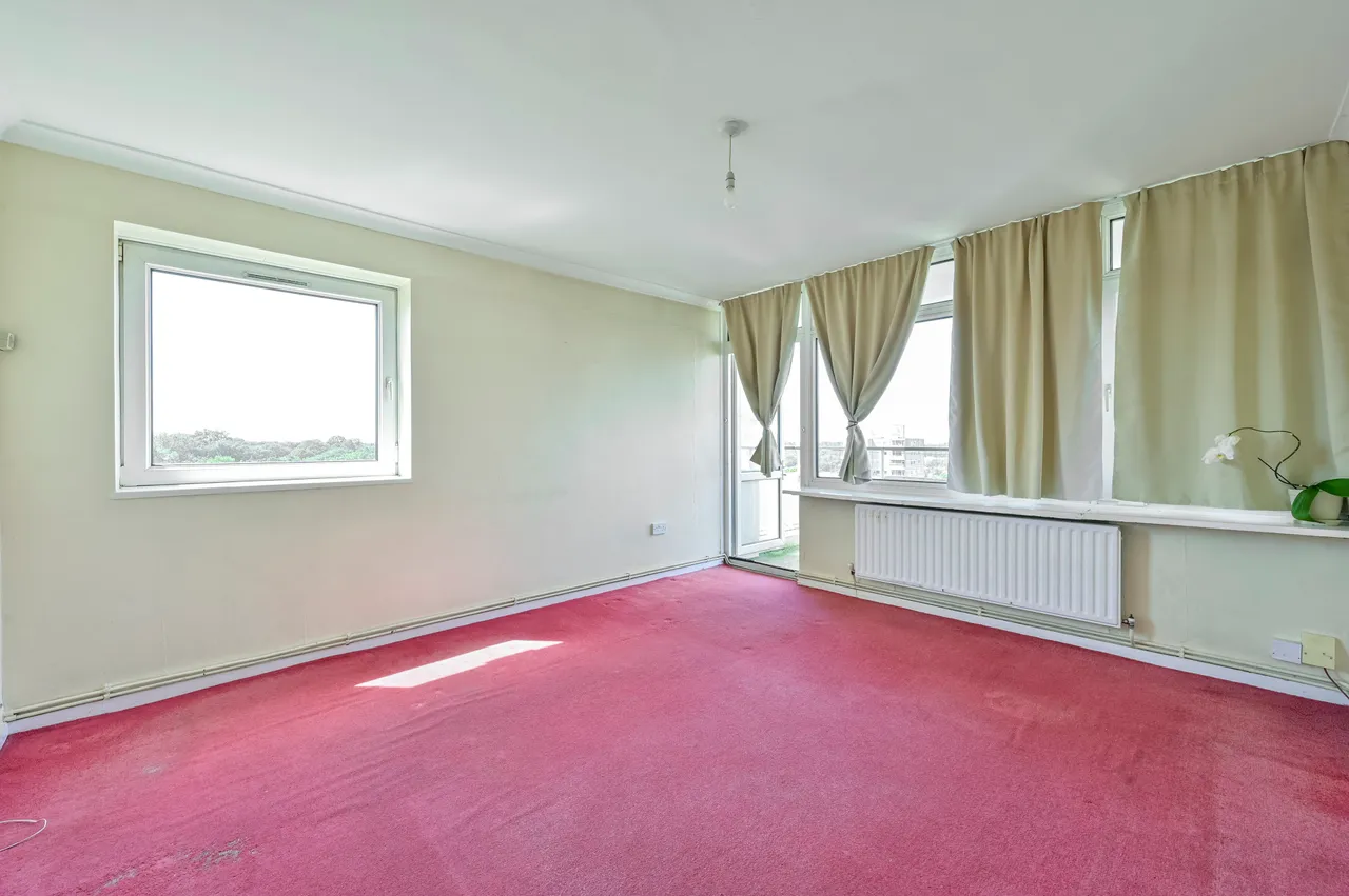 32 Hindhead Point, Wanborough Drive, London, photo 9