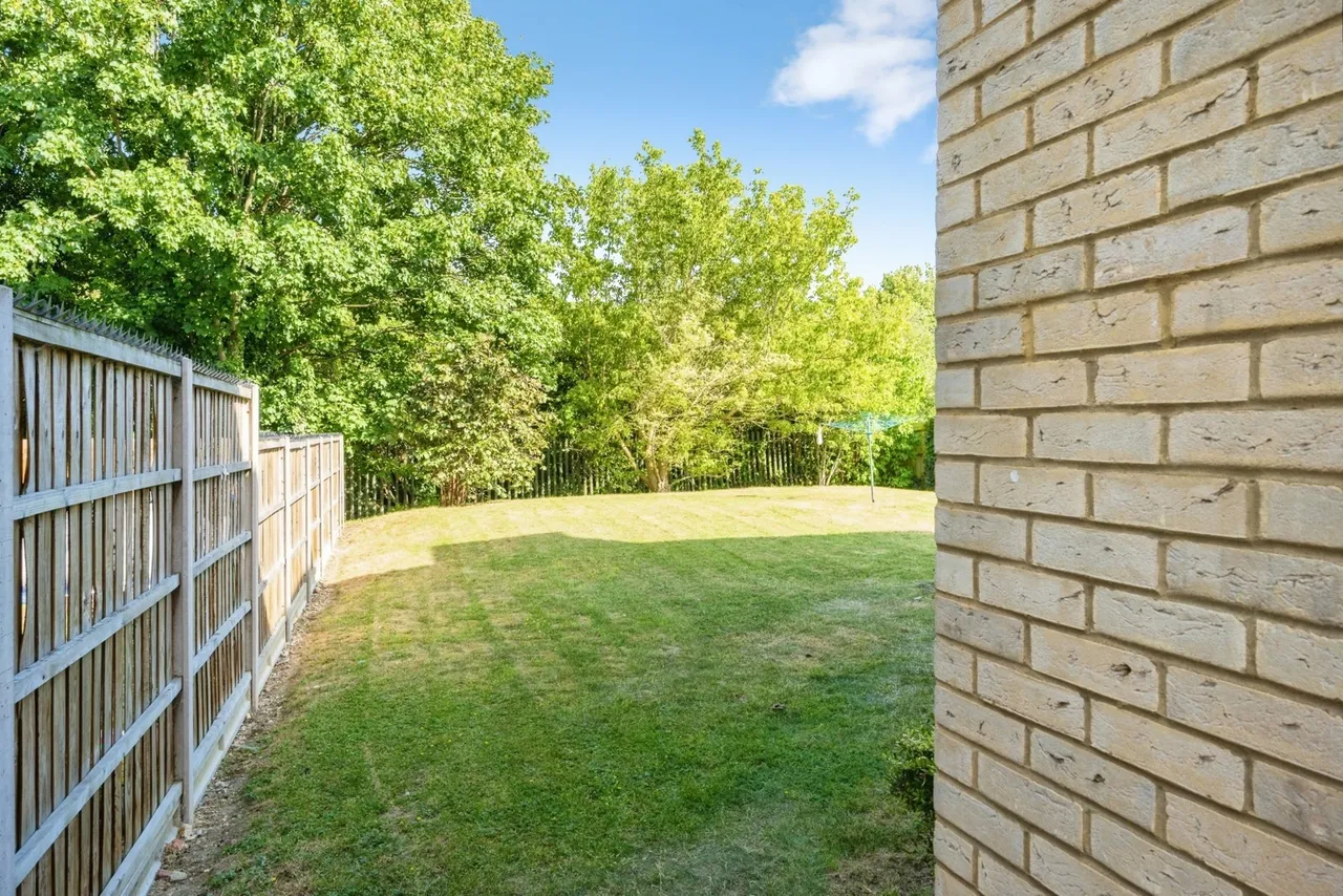 Walsingham Close, Bedford, Bedfordshire, MK42, photo 9