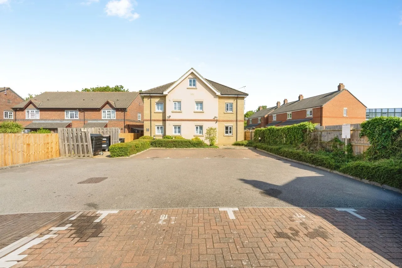 Walsingham Close, Bedford, Bedfordshire, MK42, photo 6