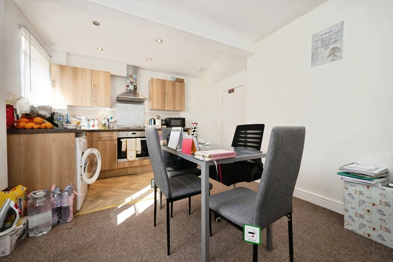 Walsingham Close, Bedford, Bedfordshire, MK42, photo 2