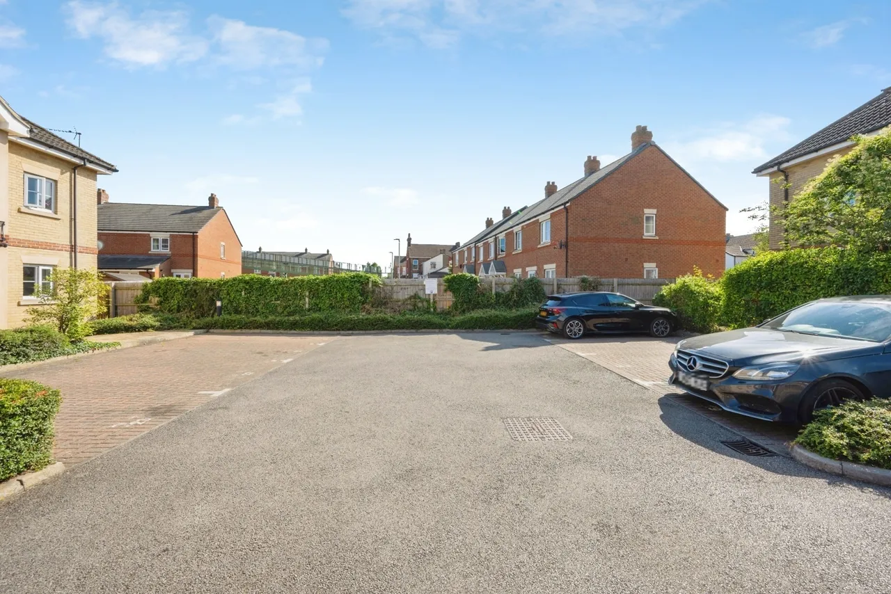 Walsingham Close, Bedford, Bedfordshire, MK42, photo 11