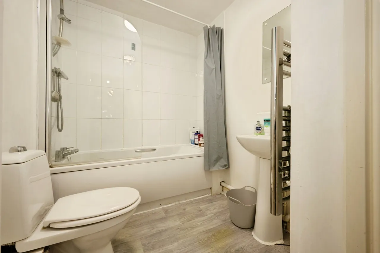 Walsingham Close, Bedford, Bedfordshire, MK42, photo 5