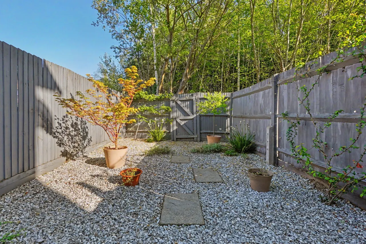 Crossfield Walk, Holborough Lakes, photo 27