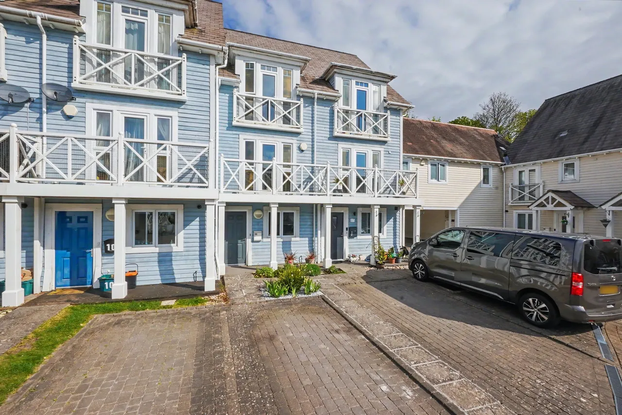 3 bed house for sale, Crossfield Walk, Holborough Lakes