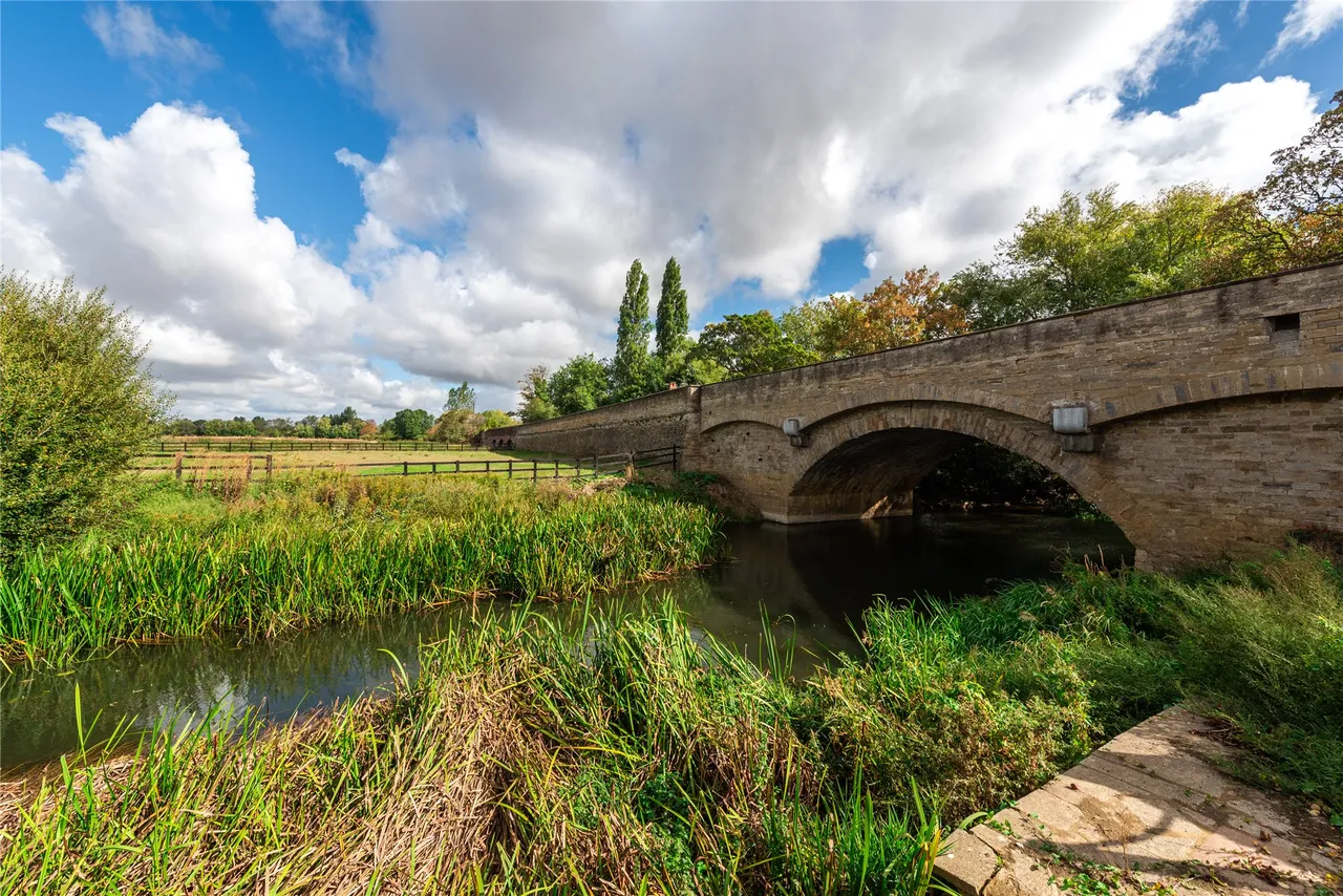 North Square, Newport Pagnell, MK16, photo 13