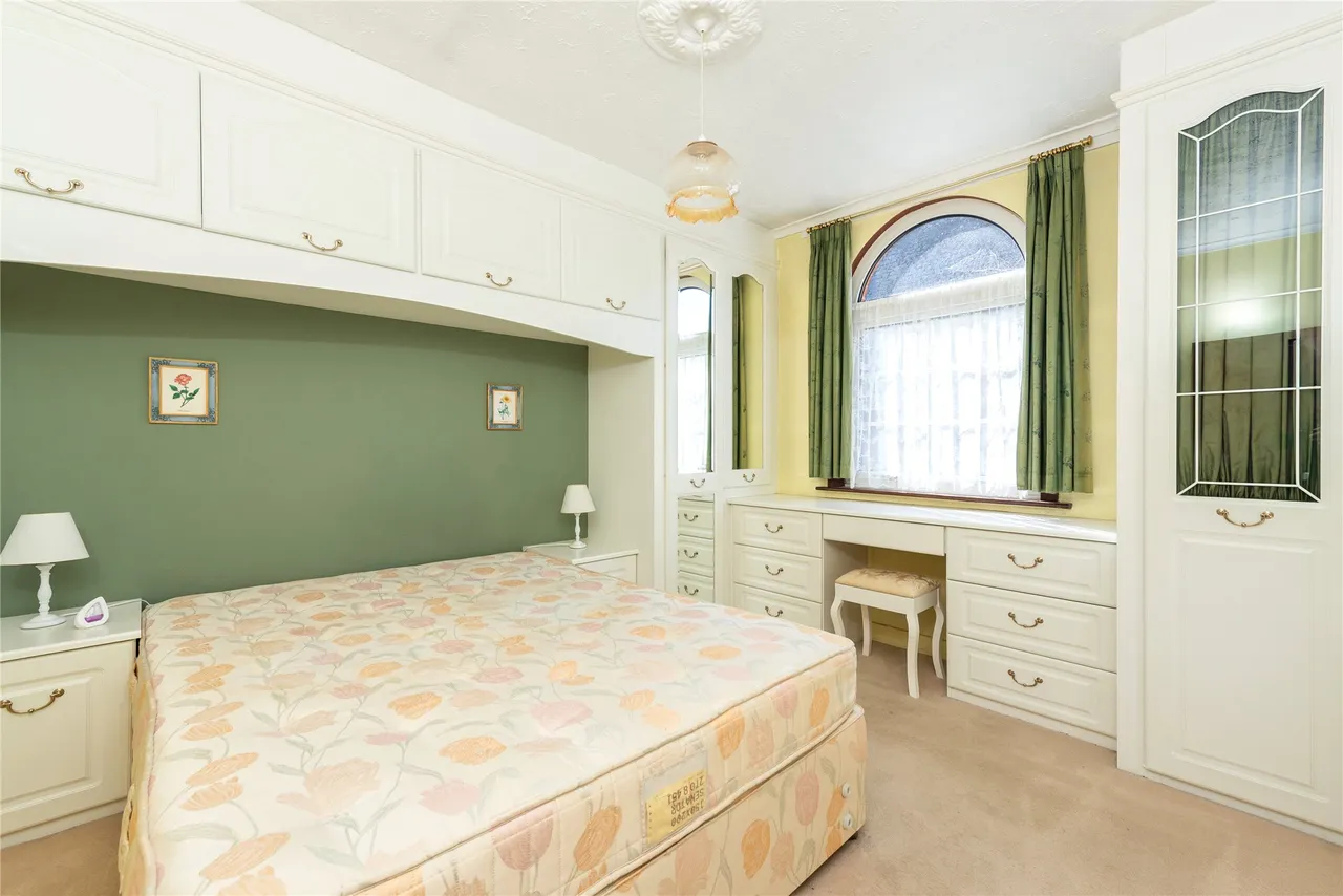 North Square, Newport Pagnell, MK16, photo 6