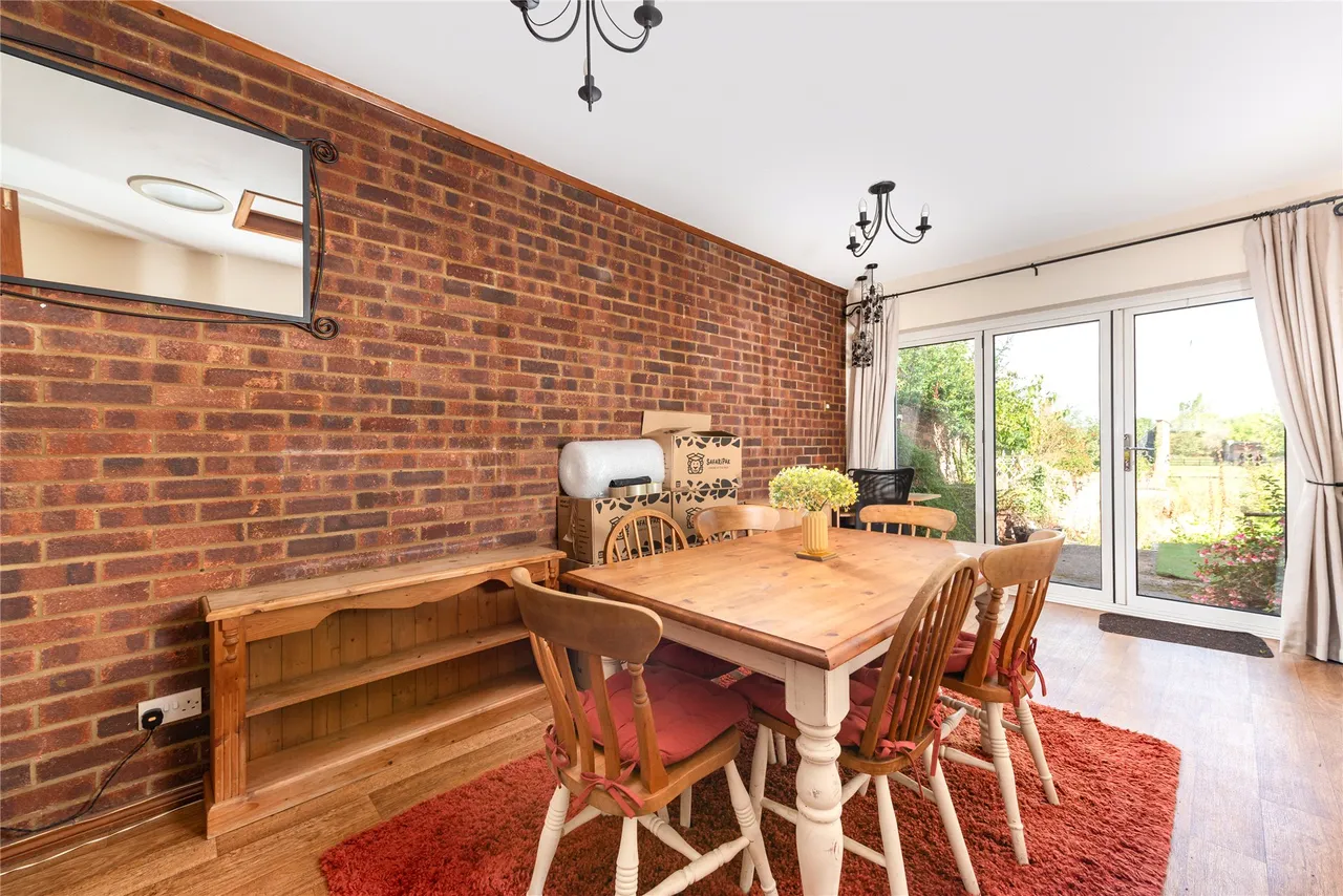 North Square, Newport Pagnell, MK16, photo 5