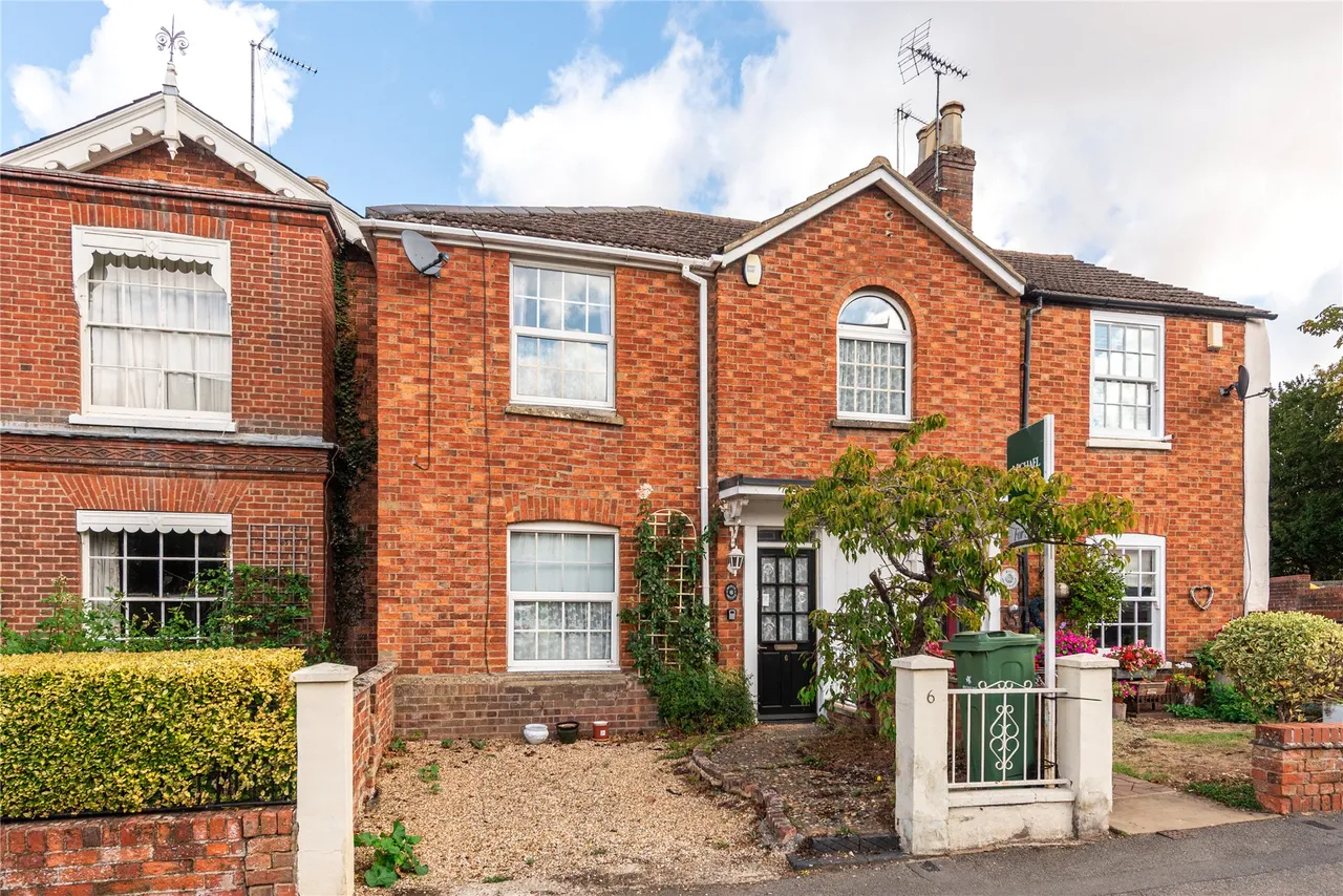 2 bed property for sale, North Square, Newport Pagnell, MK16