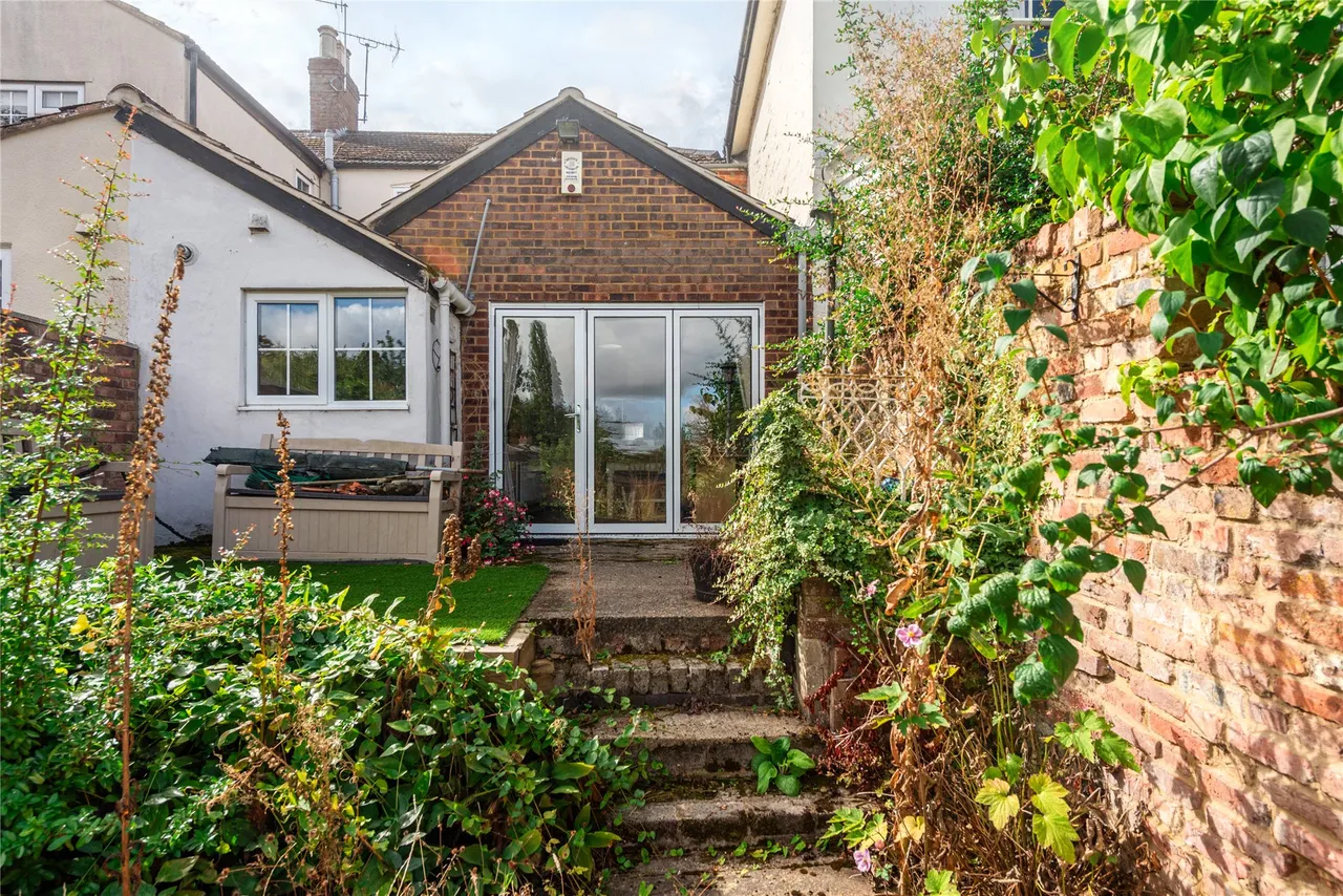 North Square, Newport Pagnell, MK16, photo 12