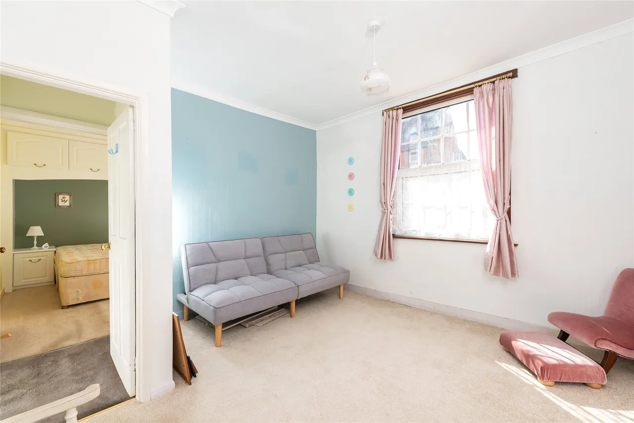 North Square, Newport Pagnell, MK16, photo 7