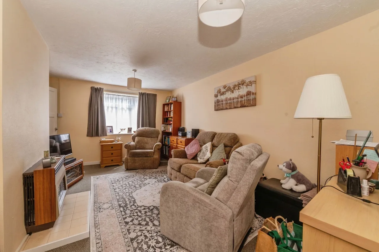 Pattiswick Square, Basildon, Essex, SS14, photo 3