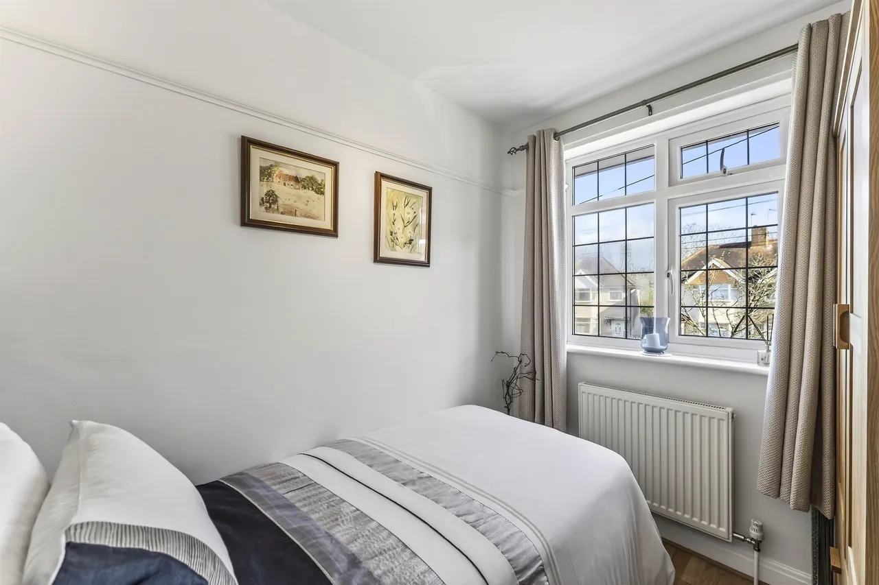 Rutland Drive, Morden, photo 11