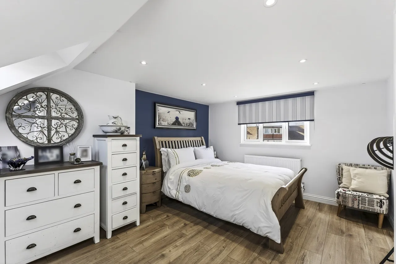 4 bed house for sale — Rutland Drive, Morden