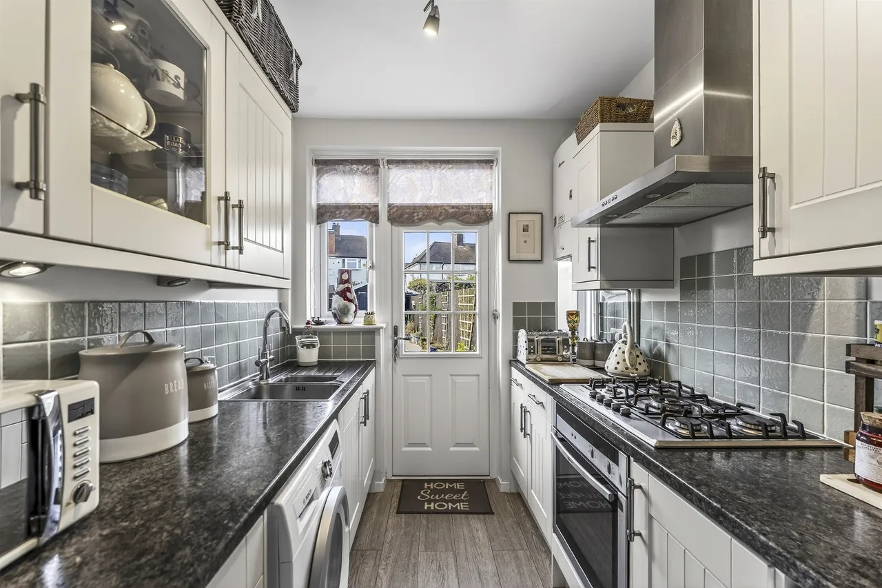 Rutland Drive, Morden, photo 8