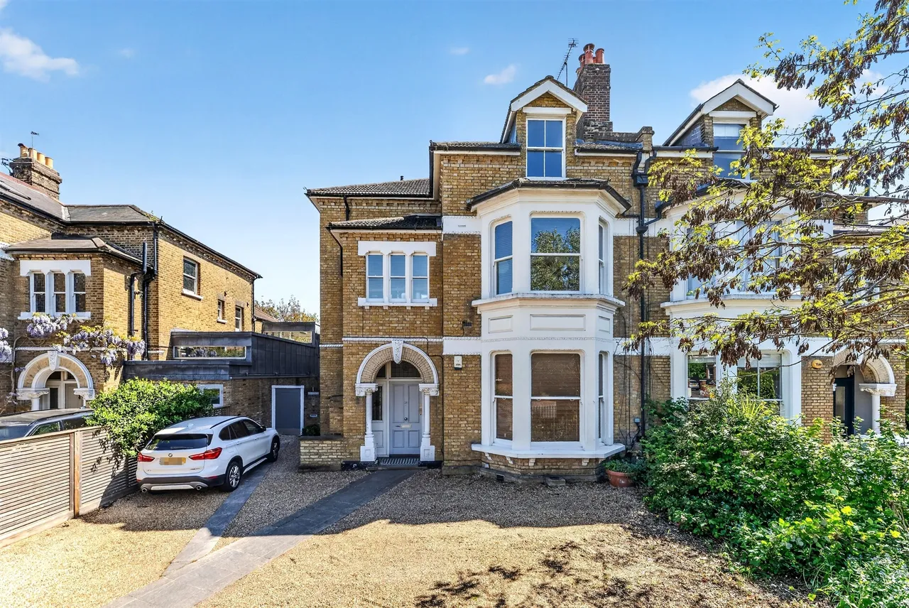 2 bed flat for sale — Earlsfield Road, London