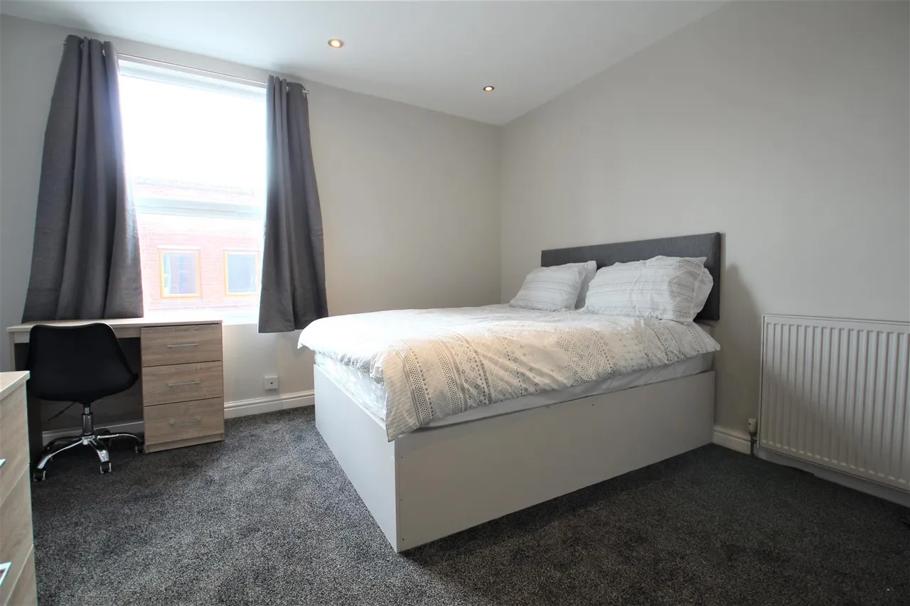 Cross Chapel Street, Headingley, LS6, photo 7