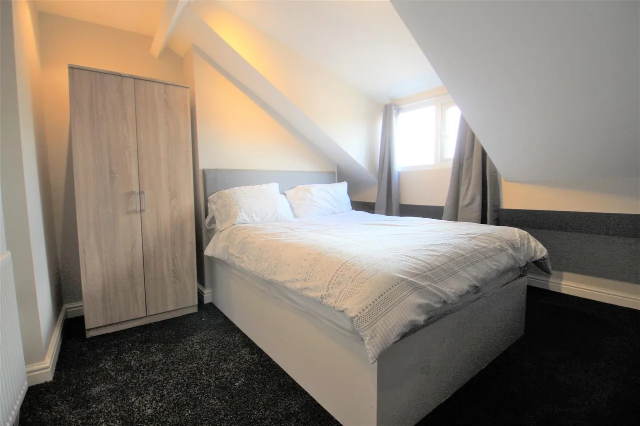 Cross Chapel Street, Headingley, LS6, photo 13